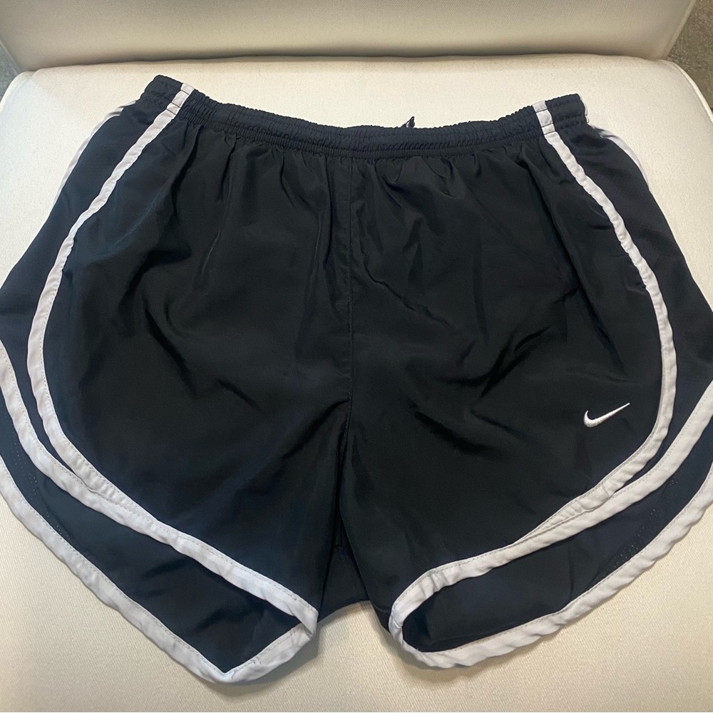 Nike dry fit Women’s shorts black size Large